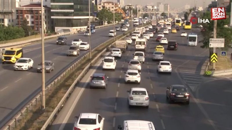 Bayram tatili sonrası İstanbul'da trafik yoğunluğu