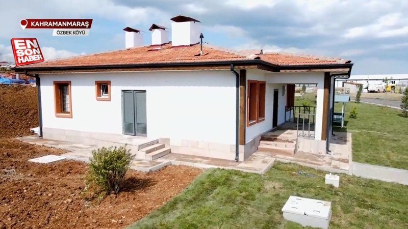 Deprem bölgesinin köy evleri hızla yükseliyor