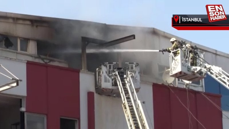 Esenyurt’ta askı fabrikasında korkutan yangın