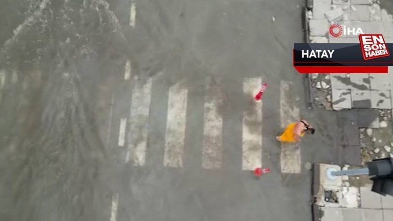 İskenderun'da sahil şeridi yine su altında kaldı