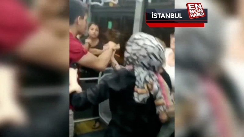 İstanbul'da metrobüste çıkan kavgada tekme ve yumruklar havada uçuştu