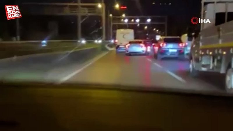 Şile otobanında makas atan sürücü motorcuyu sürükledi