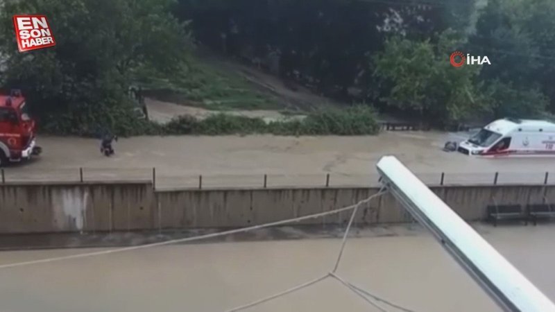 Zonguldak'ta yolda kalan ambulansı itfaiye kurtardı