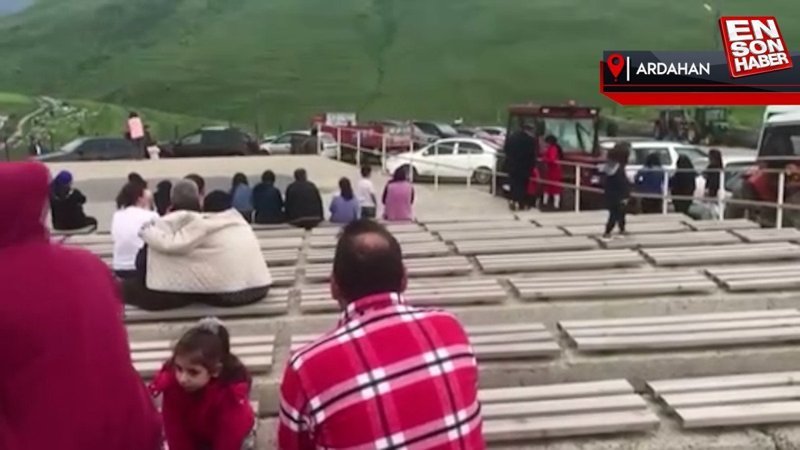 Ardahan'da Atatürk silüeti bulutlu havaya takıldı