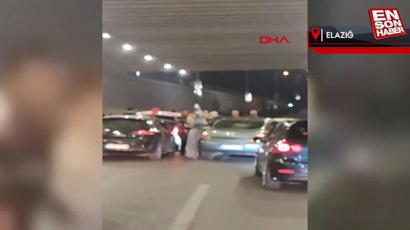 Elazığ'da düğün konvoyu, yolu kapatıp halay çekti