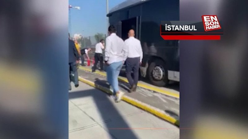 İstanbul'da arızalanan metrobüsteki yolcular tahliye edildi