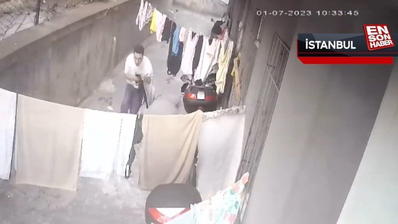 Bağcılar’da kadın iç çamaşırlarını çalan şüpheli kamerada