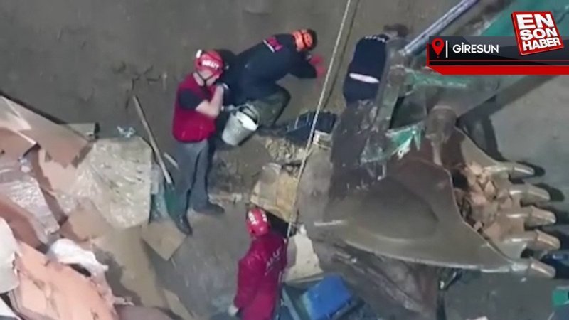 Giresun'da yağış nedeniyle meydana gelen göçükte kalan işçiyi kurtarma çalışması sürüyor