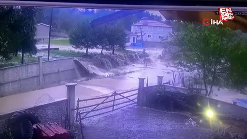 Samsun'da sel istinat duvarını yıktı