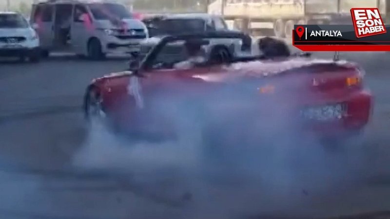 Antalya'da polis noktası önünde drift attı