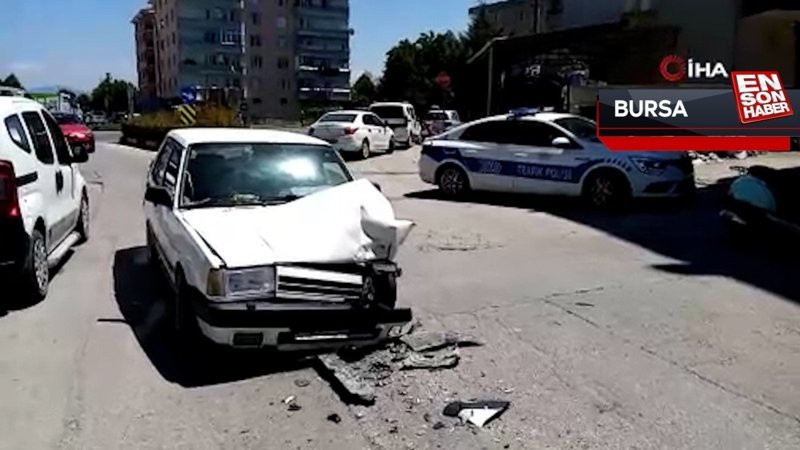 Bursa'da iki otomobil kafa kafaya çarpıştı: 1 yaralı