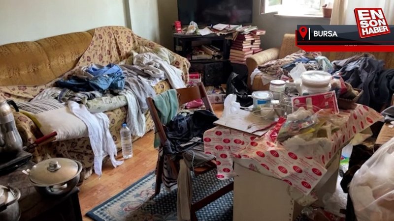 Bursa'da tonlarca çöpün bulunduğu evde temizleme çalışması başlatıldı