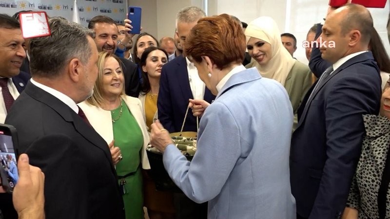 Meral Akşener’e doğum günü sürprizi: 68 yaşına girdi