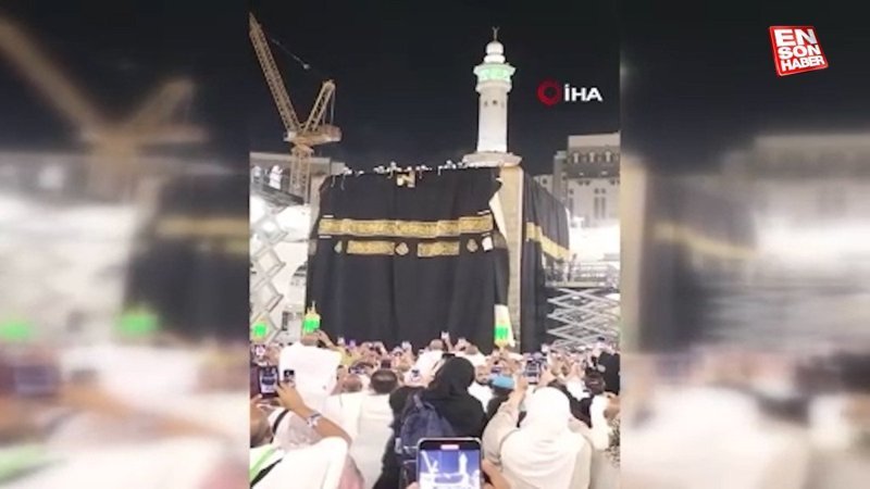Kabe'nin örtüsü değiştirildi