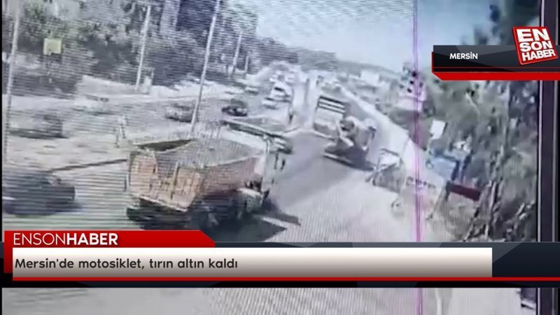 Mersin'de motosiklet, tırın altın kaldı