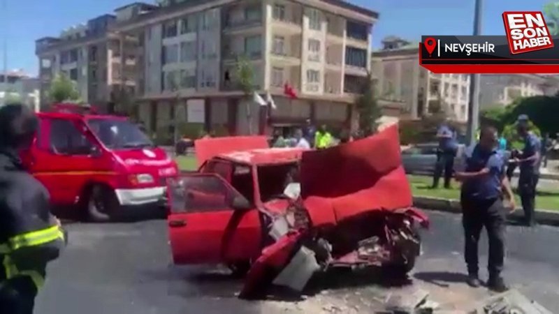 Nevşehir'de otomobil, asfalt yüklü kamyona çarptı