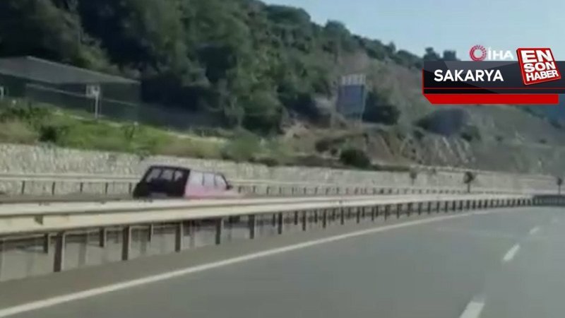 Sakarya'da ters yönde ilerleyen otomobil sürücüsü kaza yaptı