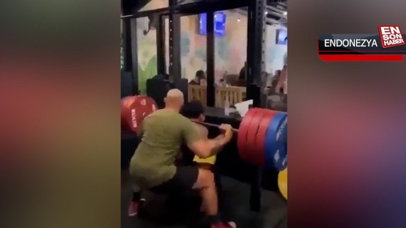 Endonezyalı vücut gelişme sporcusu halterin altında kaldı: Yaşamını yitirdi