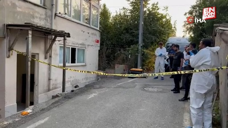 İstanbul Sultangazi'de ev sahibi kiralık evinde yorgana sarılı kadın cesedi buldu