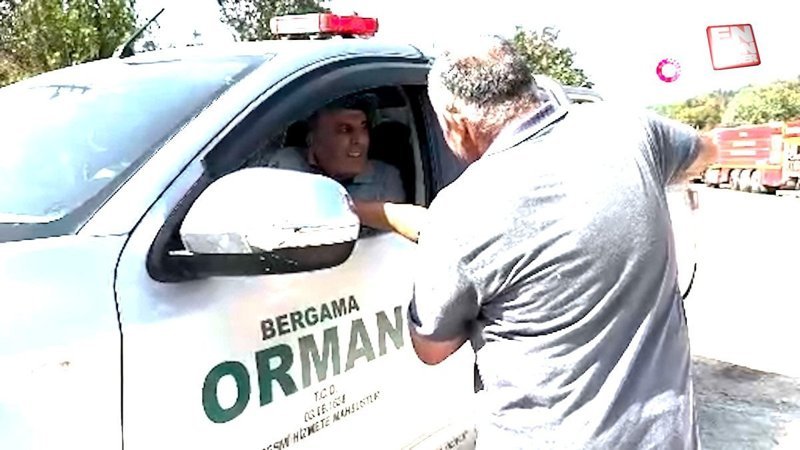 Manisa'da evi yanan vatandaş yangın söndürme ekiplerine erik suyu ikram etti