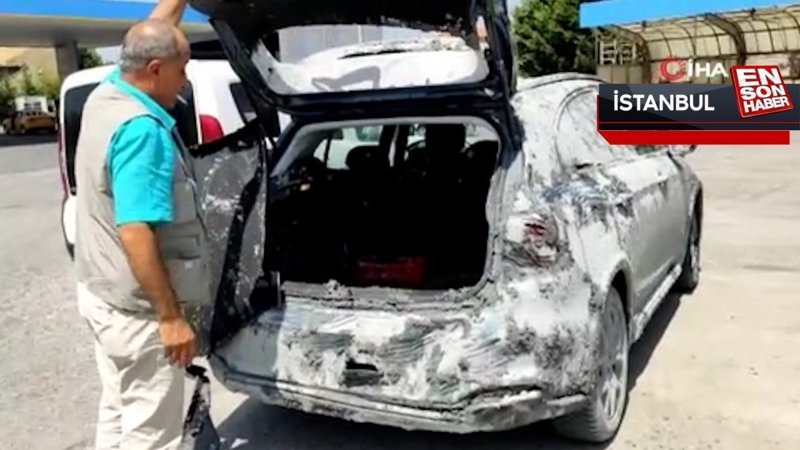 Sultangazi'de hafriyat kamyonundaki beton otomobilin üzerine döküldü