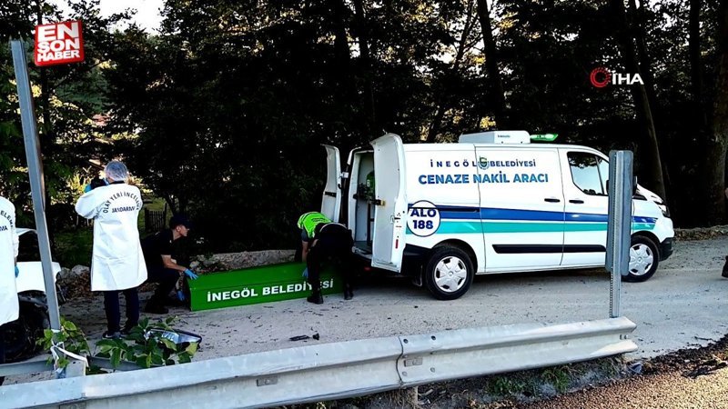 Bursa'da kazaya karışan otomobil yol kenarında mola veren ailenin arasına daldı