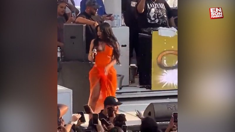 Rapçi Cardi B, kendisine alkol fırlatan hayranına sinirlendi