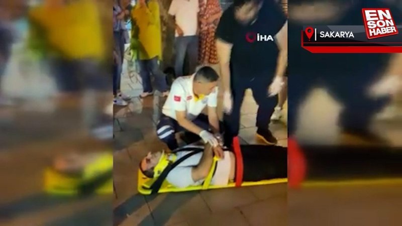 Sakarya'da otomobil yolcu dolu durağa daldı