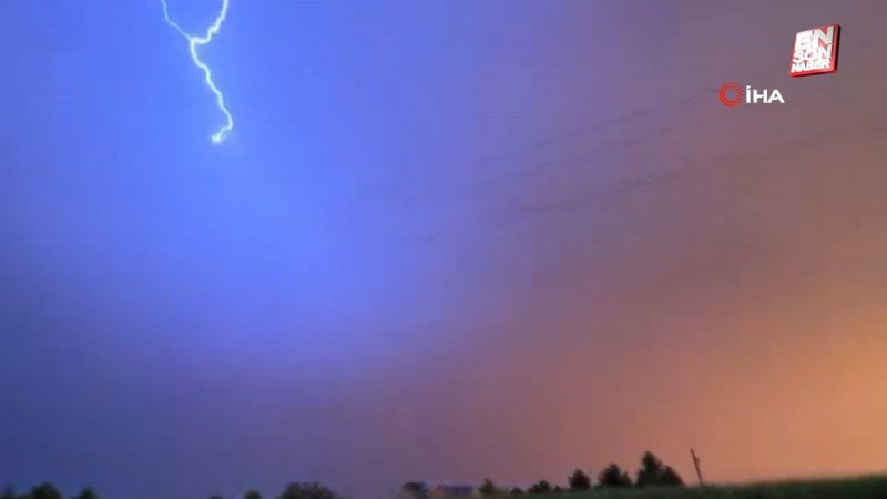 ABD'de gökkuşağına yıldırım çarptı