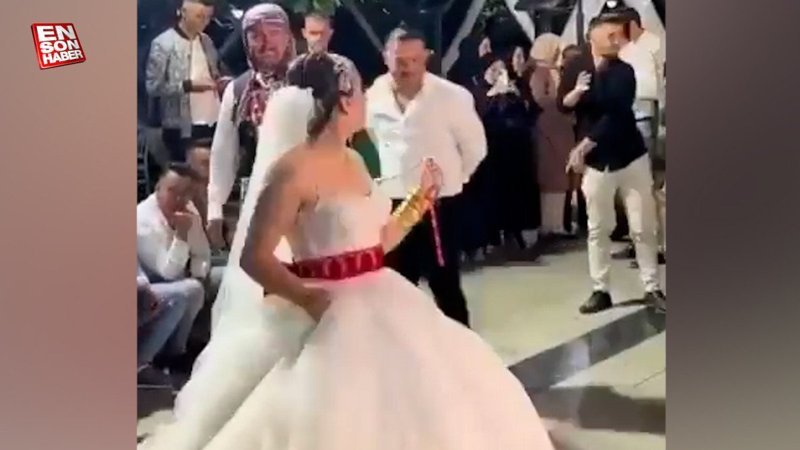 Damada tasma takıp 'Salako' kostümü giydirdi