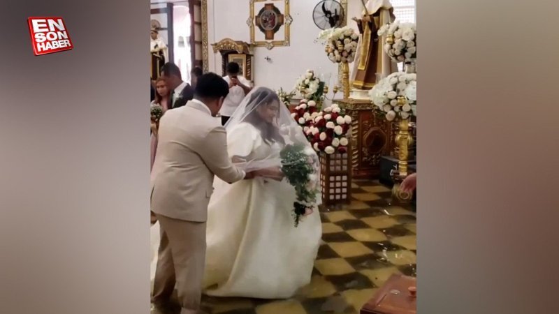Filipinler'de Doksuri Tayfunu'nun ardından sel suları altında düğün yapıldı