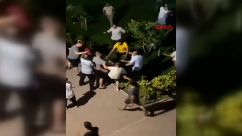 İstanbul'da iki aile birbirine girdi