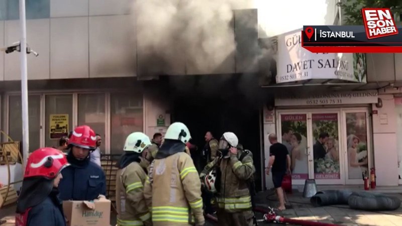 Bayrampaşa'da bir iş merkezinde yangın