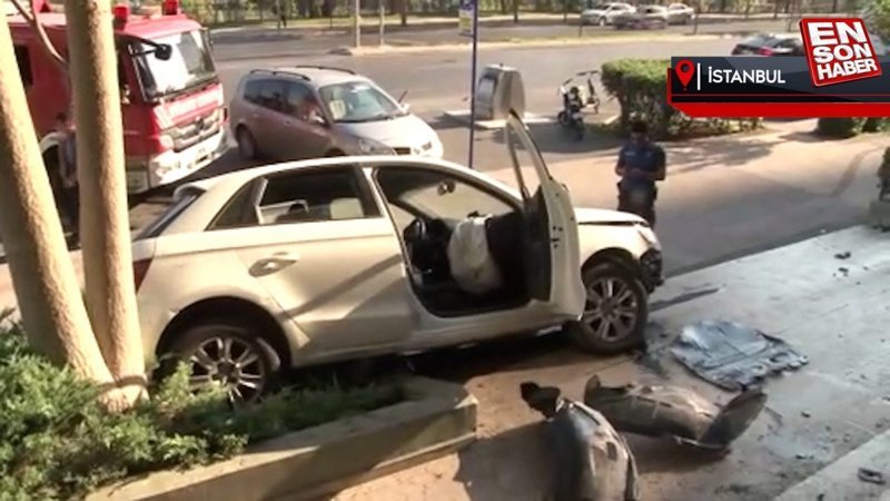 Ataşehir'de direksiyon başında rahatsızlanan sürücü duvara çarptı