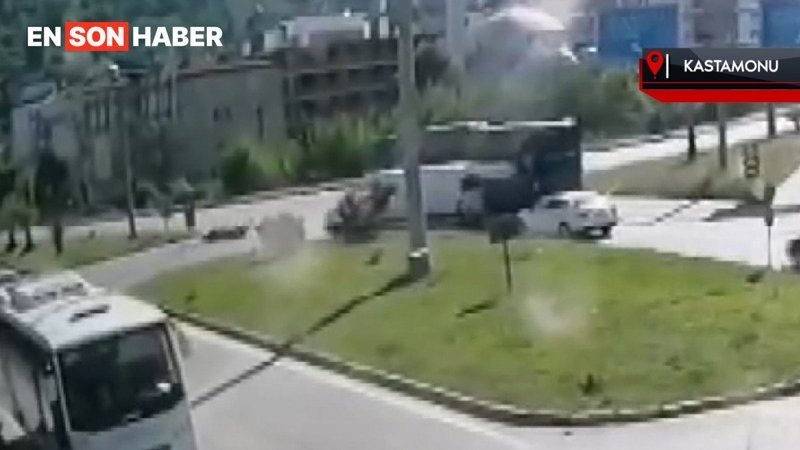 Kastamonu'da motosikletlerin çarpıştığı kaza kamerada