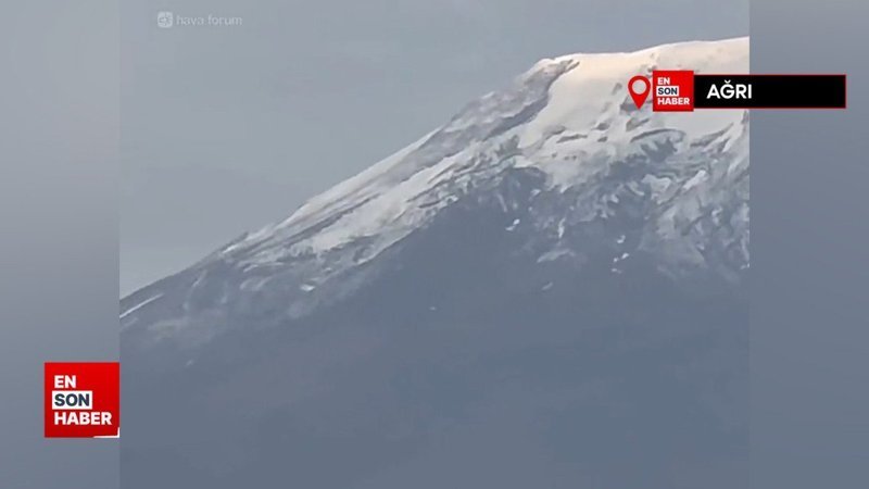 Ağustos ayında Ağrı Dağı'na kar yağdı