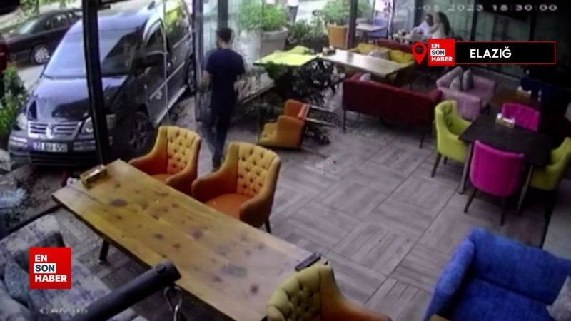 Elazığ’da hafif ticari araç, kafeye girdi