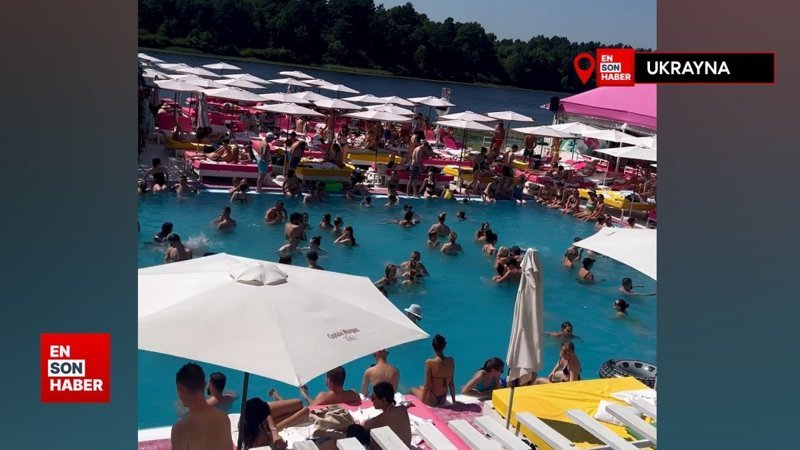 Ukrayna'nın iki yüzü: Kimi cephede kimi havuzda