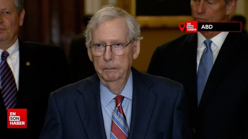 Mitch McConnell, konuşması sırasında 'emekli ol' protestosuyla karşılaştı