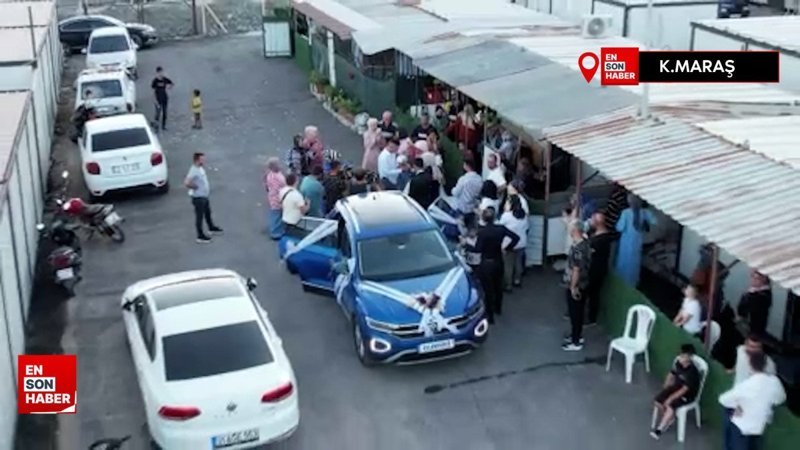 Kahranmanmaraş'ta depremzede çift konteyner kentte nikah masasına oturdu