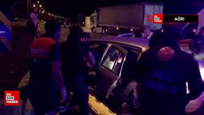 Ağrı'da iki araç çarpıştı