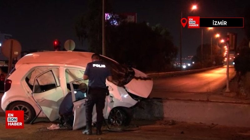 İzmir'de hızını alamayan otomobil refüje çarpıp alev alev yandı