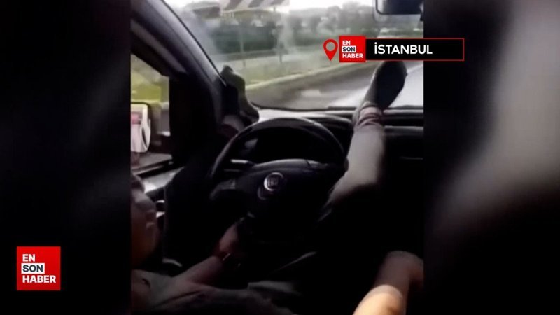 İstanbul'da ayaklarıyla direksiyonu tutup hız yapan sürücünün ehliyetine el konuldu