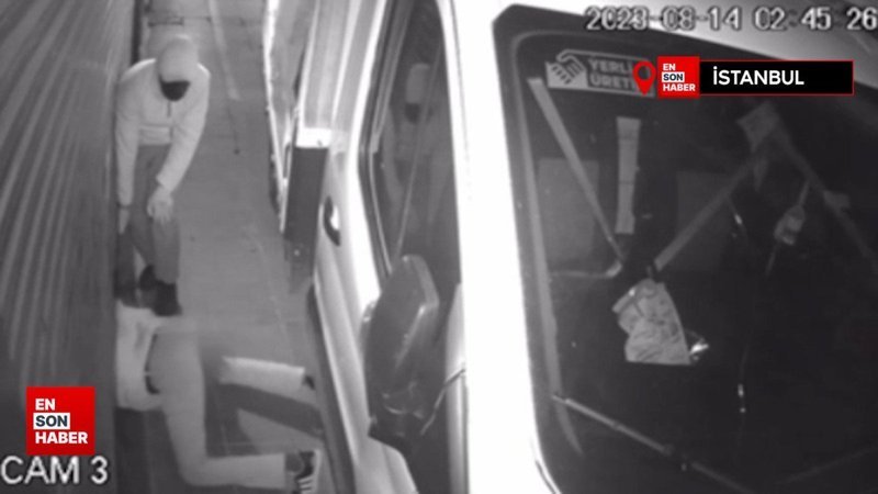 Fatih’te sürünerek girdikleri dükkandan hırsızlık yaptılar