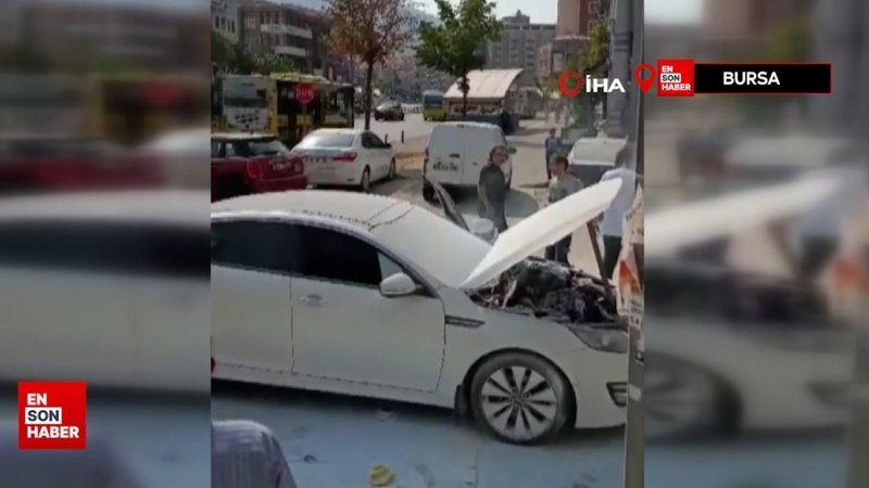 Bursa'da alev alev yanan otomobil söndürüldü
