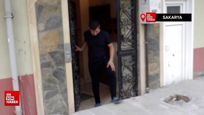 Sakarya'da fıkra gibi olay: Apartman kaldırım seviyesinin altında kaldı