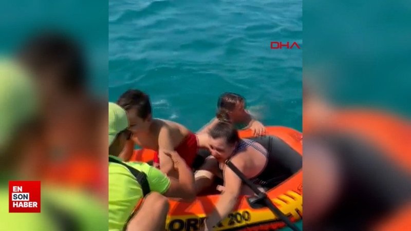 Edirne'de lastik botta mahsur kalan anne ve oğlu kurtarıldı