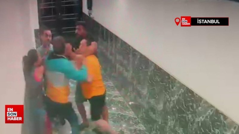 İstanbul'da sitede çocukların ses kavgasında saç başa kavga ettiler
