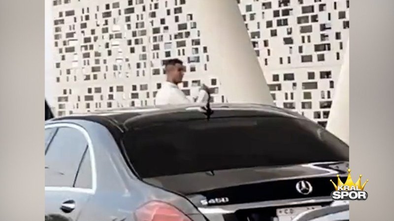 Cristiano Ronaldo'yu görenler şaştı kaldı: Sokakta Arap kıyafetiyle dolaştı