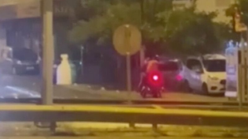 İstanbul Üsküdar'da silahların kullanıldığı alacak verecek kavgası kameraya yansıdı